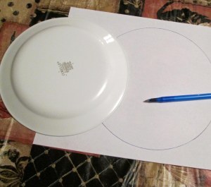 I traced a pattern for the bundle on plain piece of white paper using a plate as a guide.